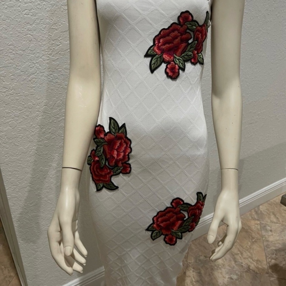 Chic White Midi Dress with Red Floral Accents (Preowned)